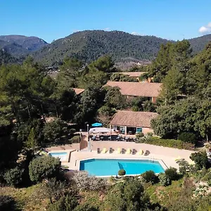 Les Arbousiers Hôtel&village Village de vacances La Roquebrussanne